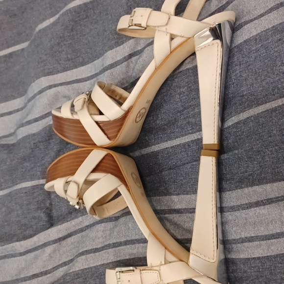 Michael Kors Ankle strap tan leather heels, silver trim heel, sz 8 - Picture 6 of 8